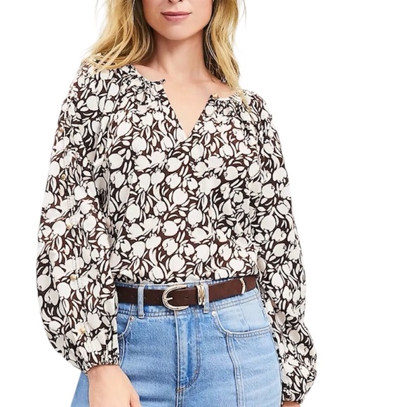 NWT tulip print blouse with button sleeves new with tags sz M/L. Retail $75 - Picture 1 of 13